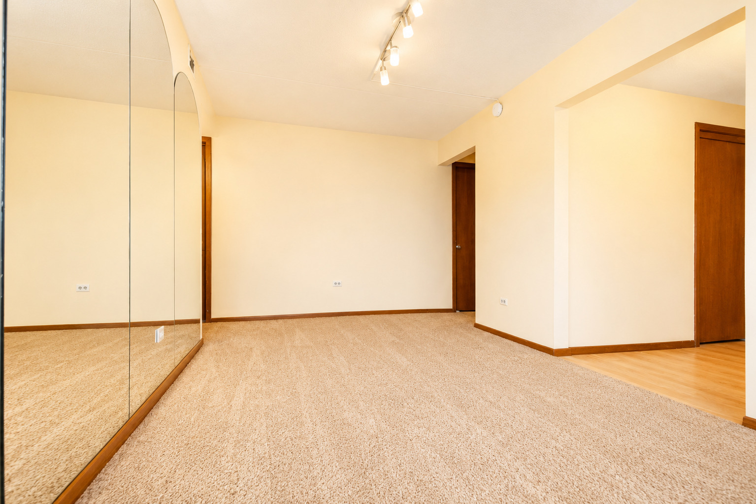 5447 W Lawrence Avenue #203, Chicago, IL 60630