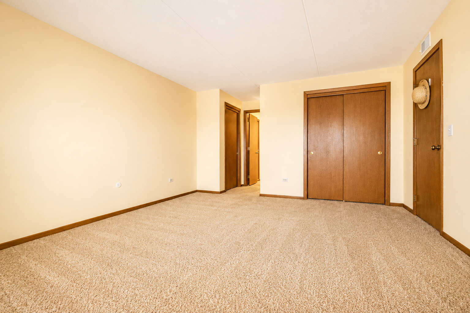 5447 W Lawrence Avenue #203, Chicago, IL 60630