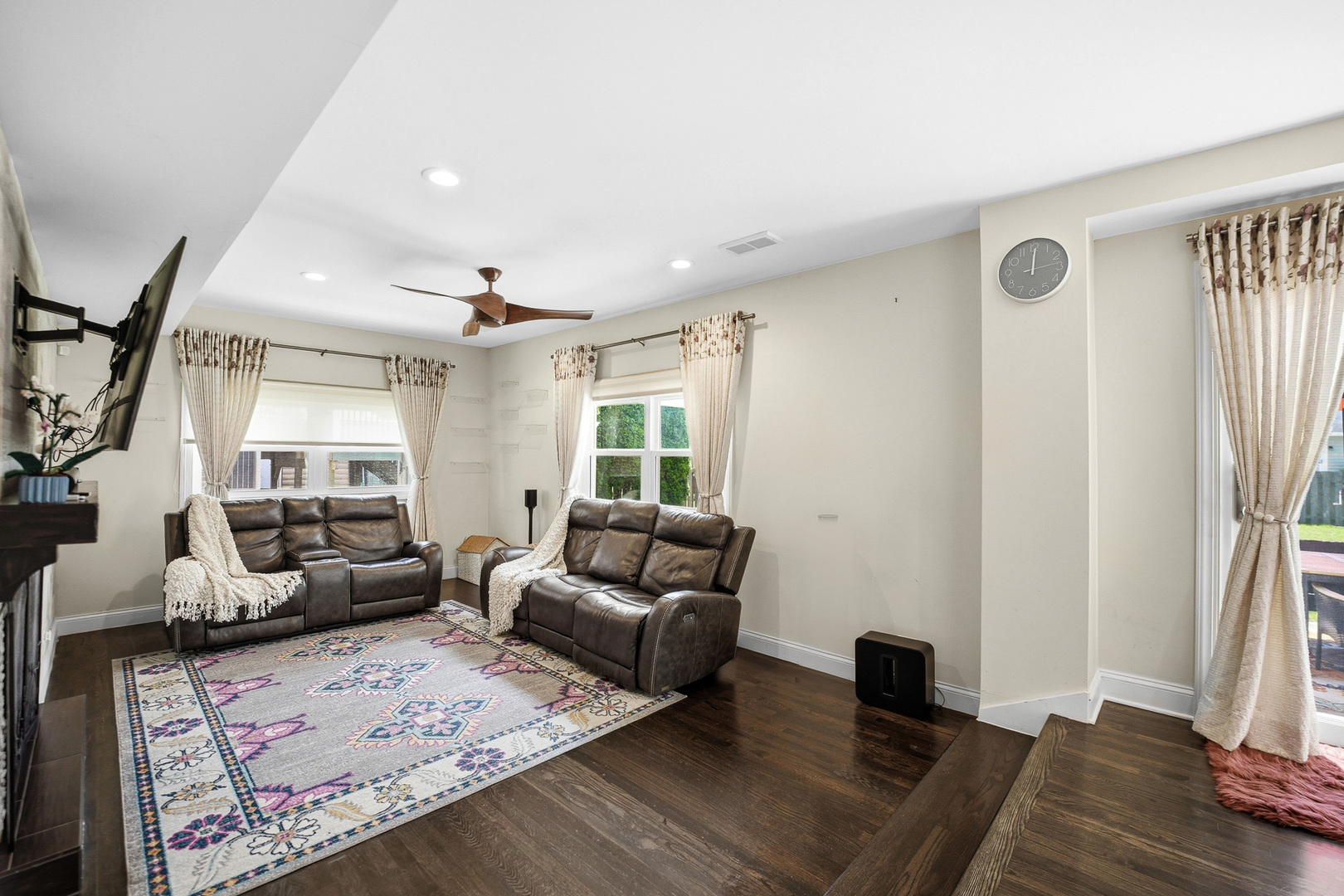 459 Sussex Court, Buffalo Grove, IL 60089