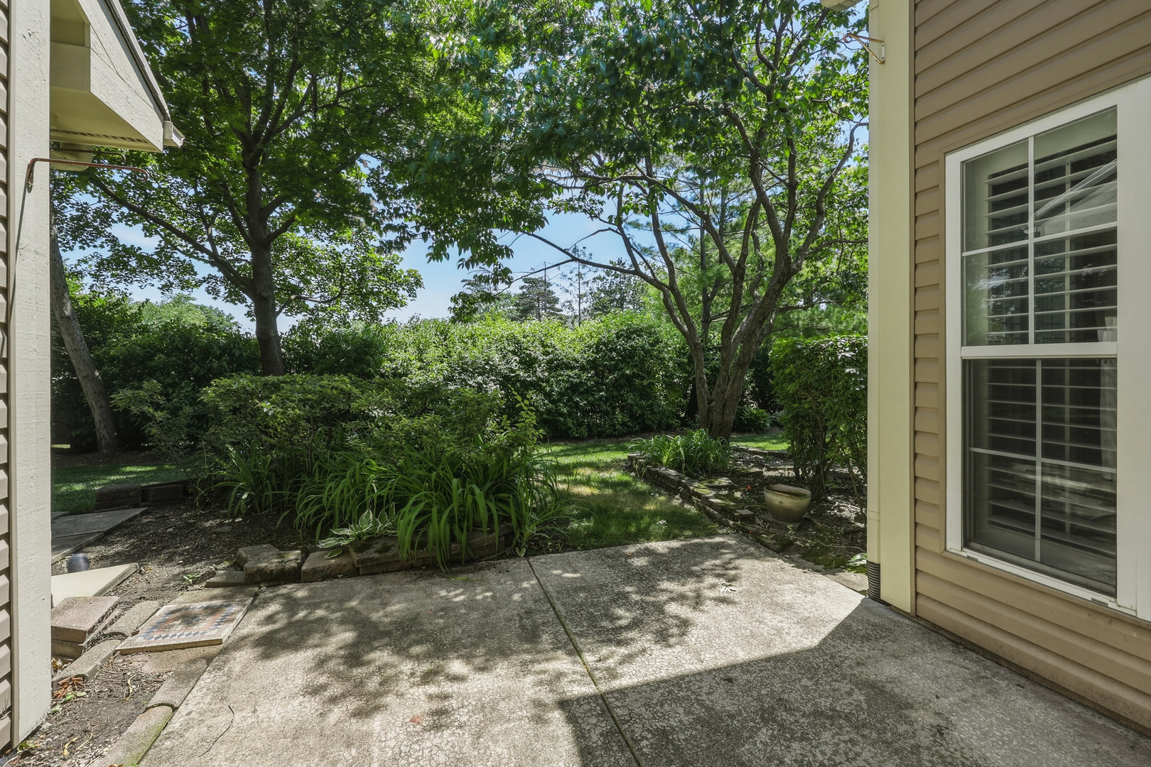 702 Clover Hill Court, Elk Grove Village, IL 60007