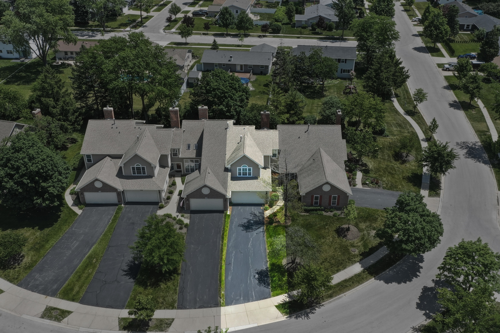 702 Clover Hill Court, Elk Grove Village, IL 60007