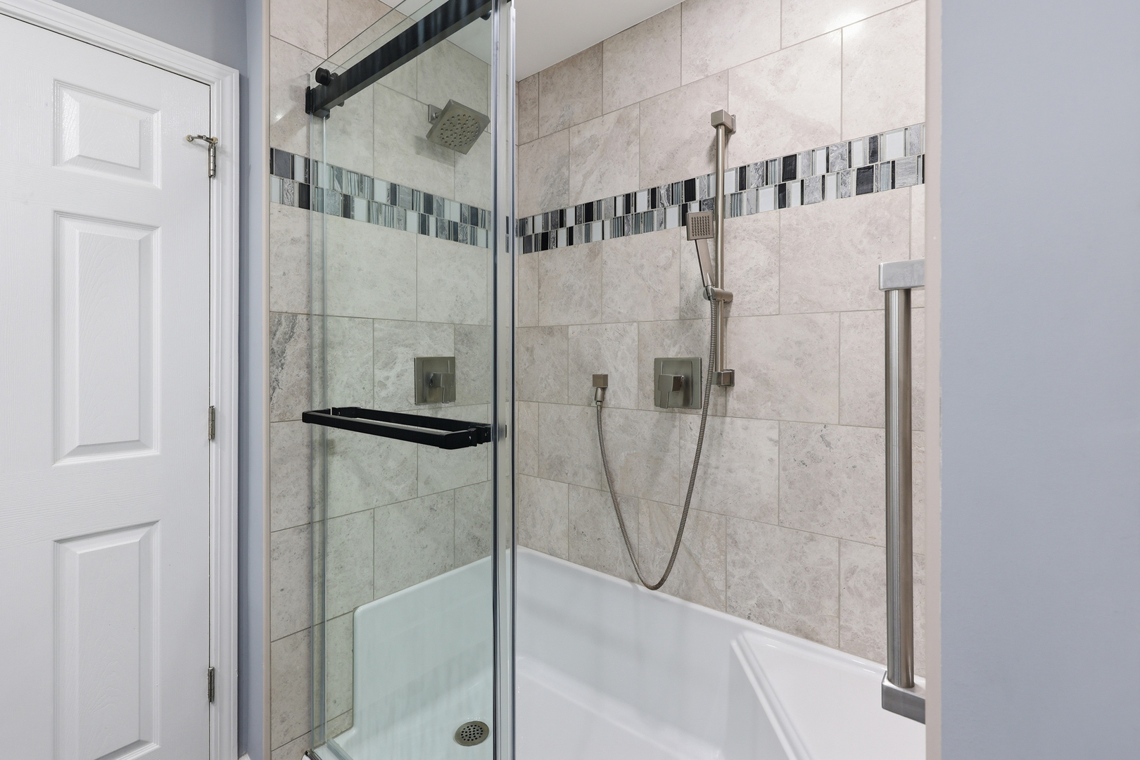 702 Clover Hill Court, Elk Grove Village, IL 60007