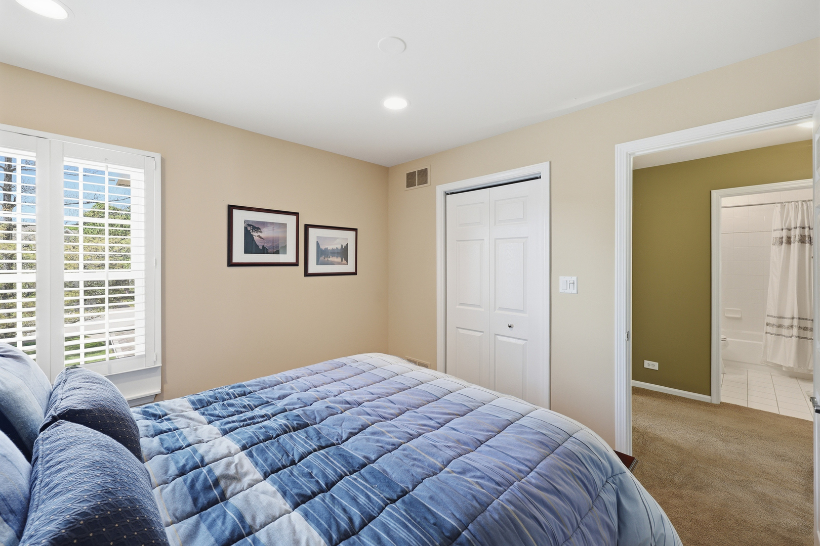 702 Clover Hill Court, Elk Grove Village, IL 60007