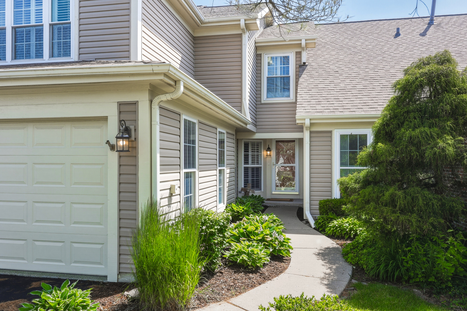 702 Clover Hill Court, Elk Grove Village, IL 60007