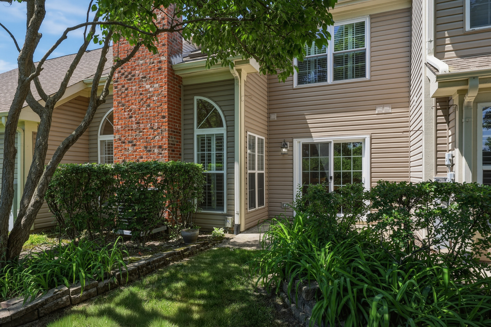 702 Clover Hill Court, Elk Grove Village, IL 60007