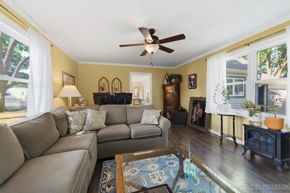 356 Lakelawn Boulevard, Aurora, IL 60506
