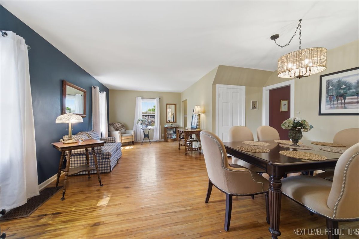 356 Lakelawn Boulevard, Aurora, IL 60506
