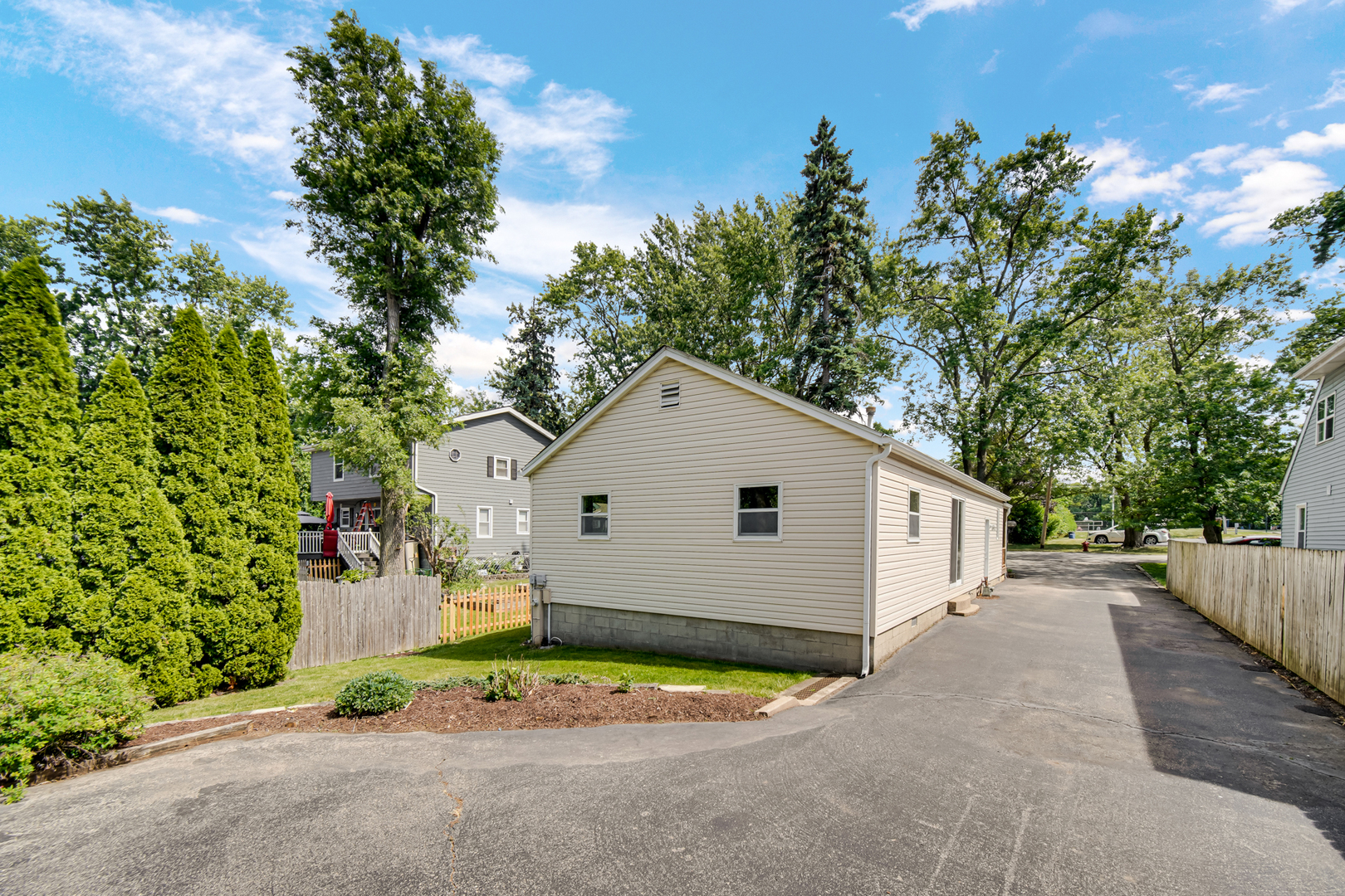 127 E 4th Avenue, New Lenox, IL 60451