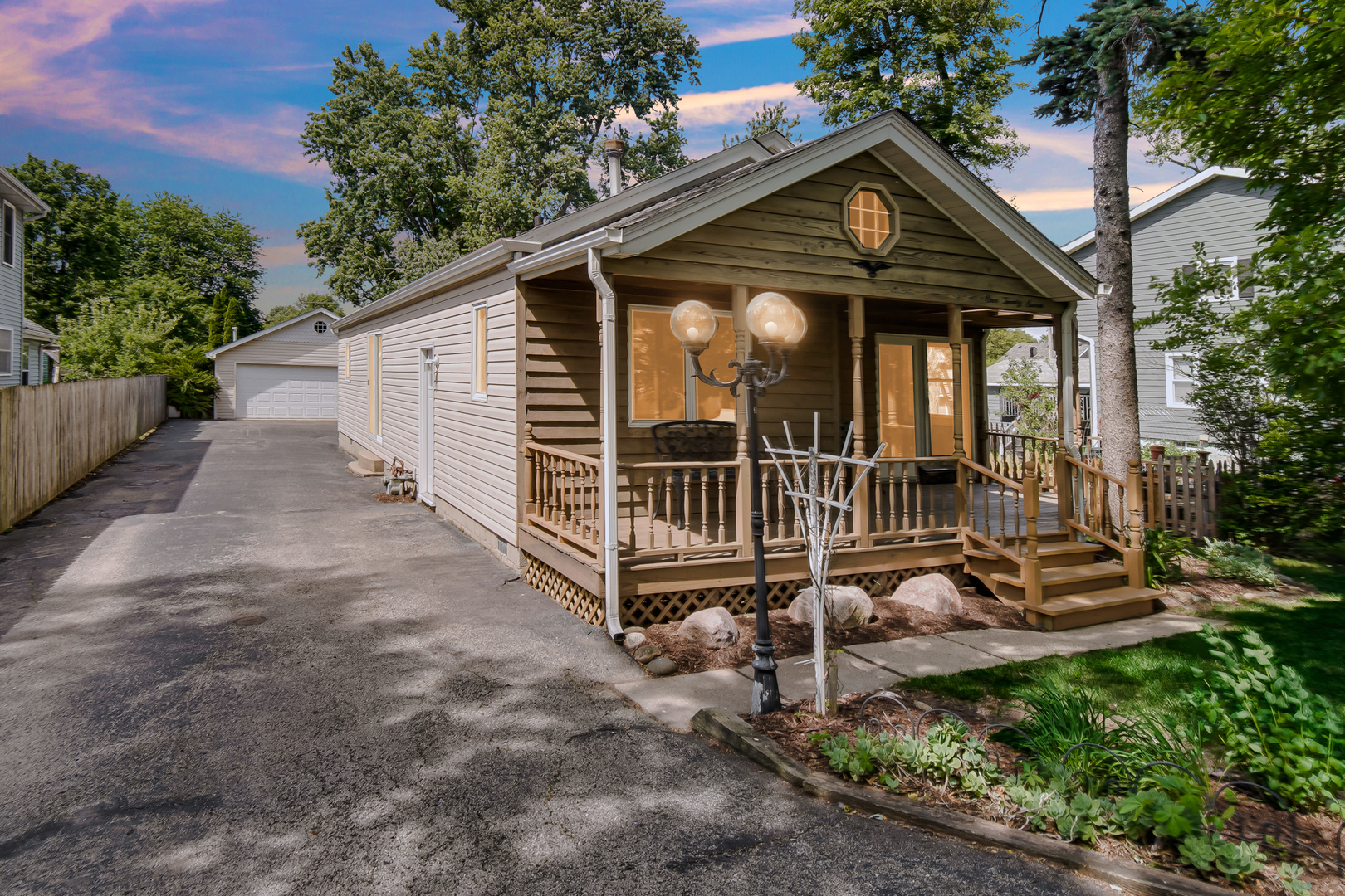 127 E 4th Avenue, New Lenox, IL 60451
