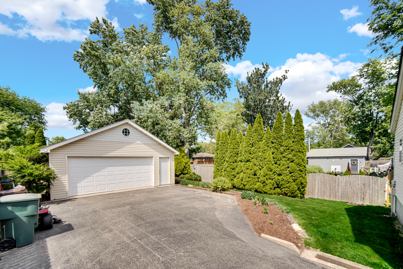 127 E 4th Avenue, New Lenox, IL 60451