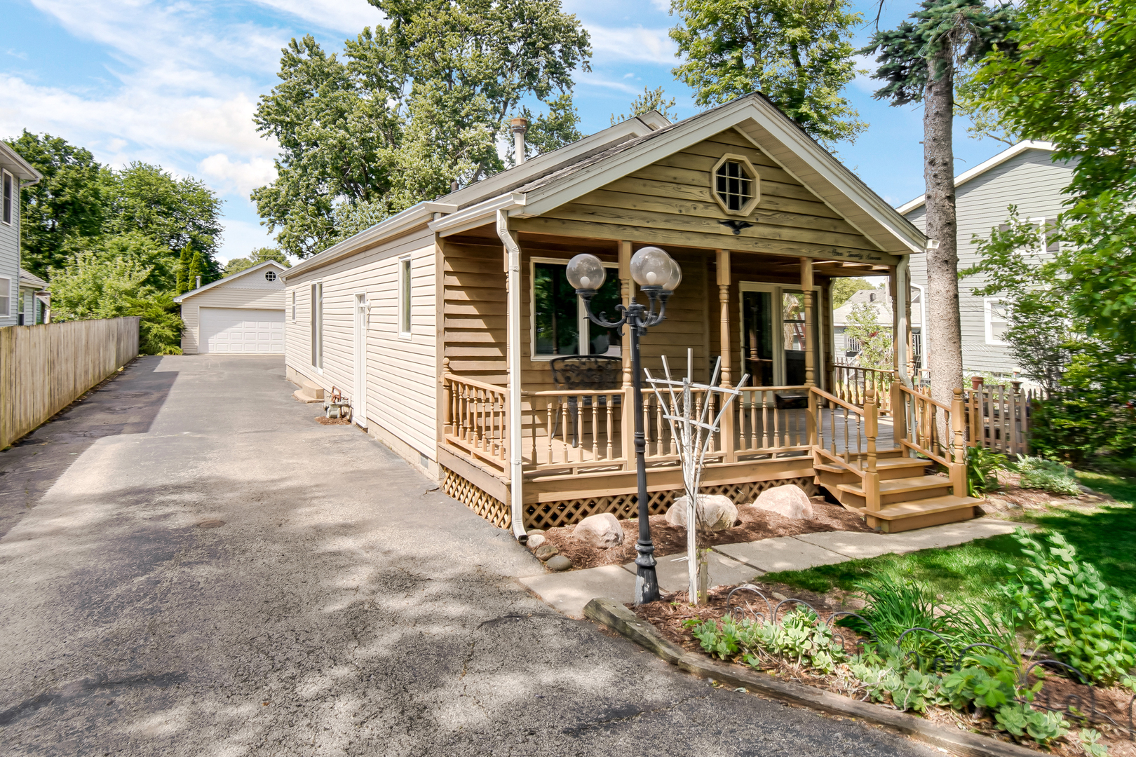 127 E 4th Avenue, New Lenox, IL 60451