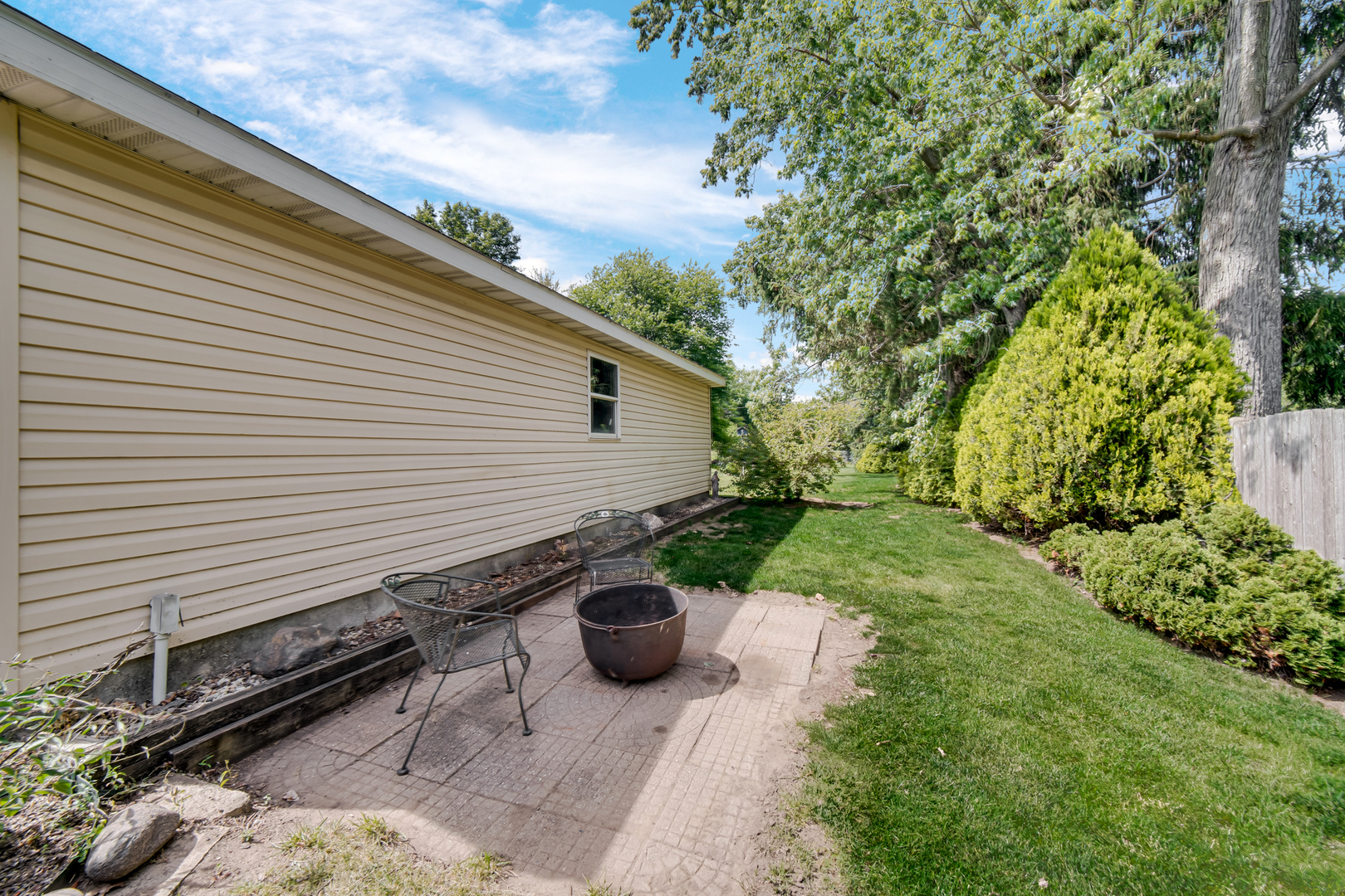 127 E 4th Avenue, New Lenox, IL 60451