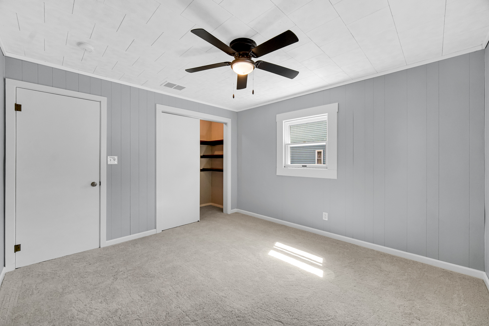 127 E 4th Avenue, New Lenox, IL 60451