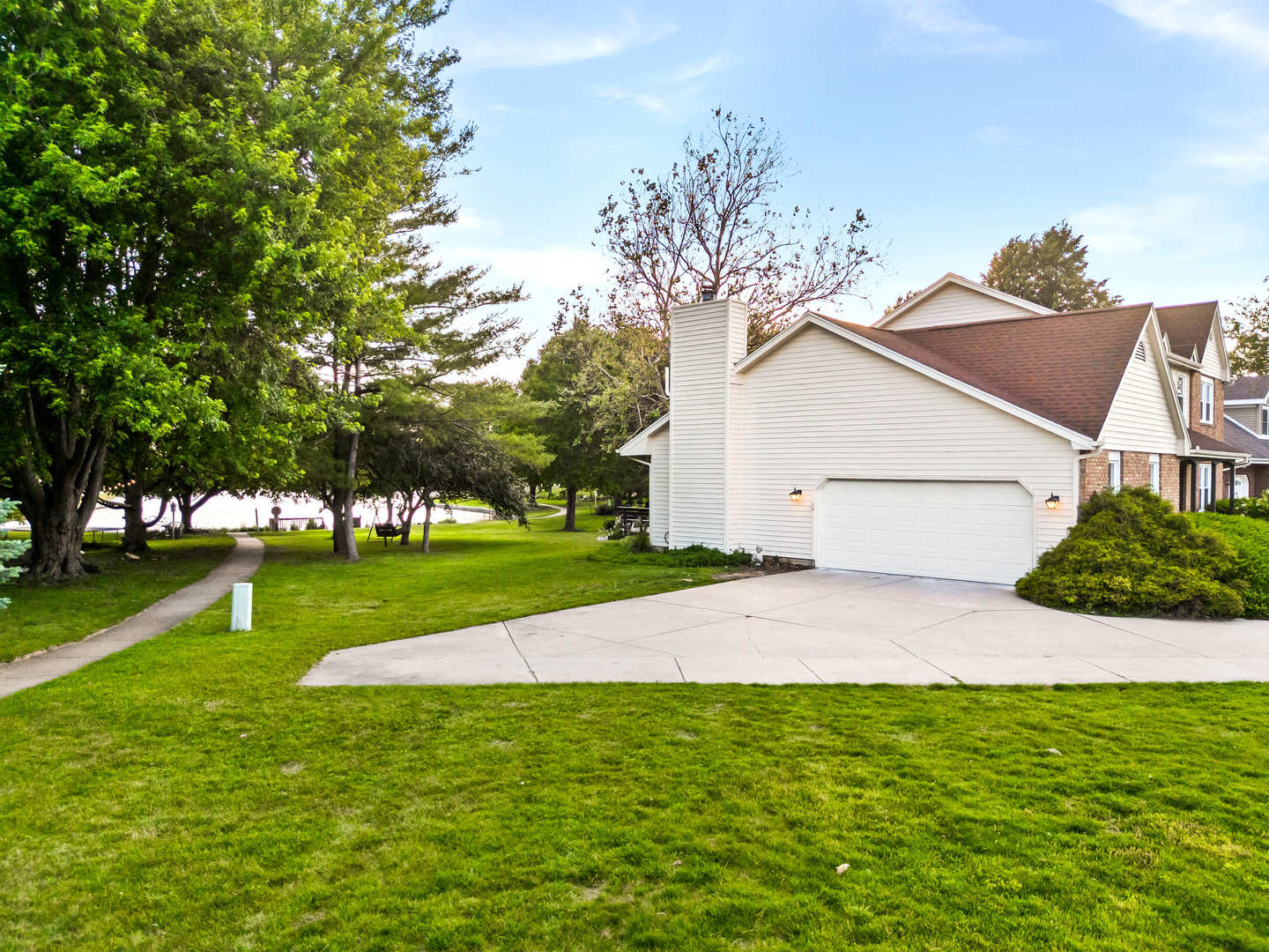 1 Shorewood Court, Bloomington, IL 61704