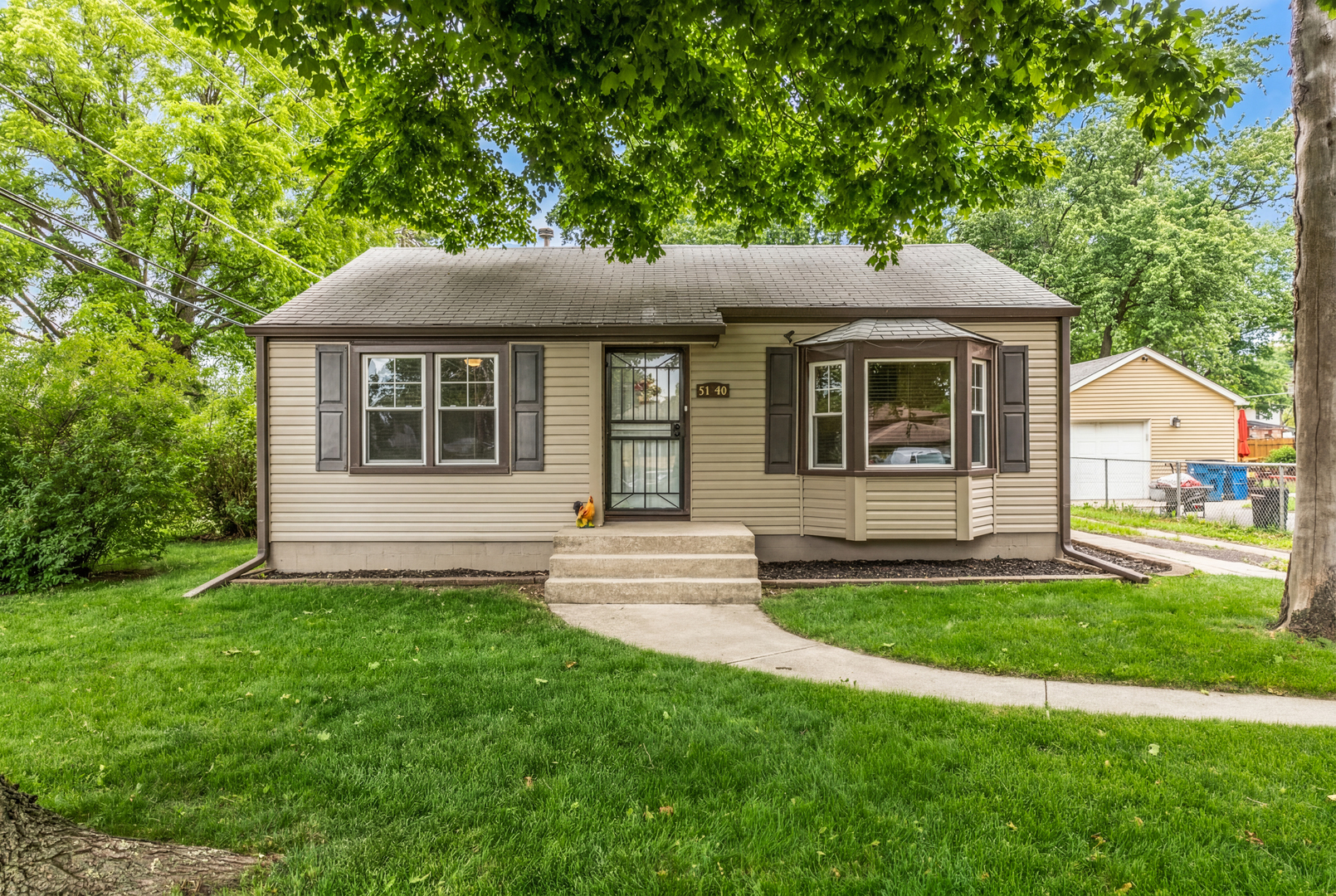 5140 W 80th Place, Burbank, IL 60459