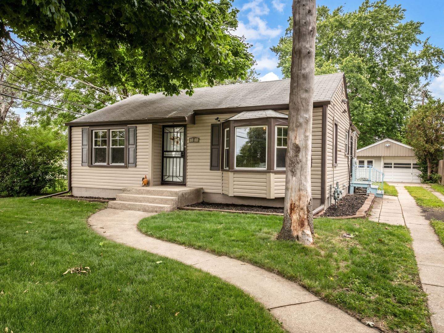 5140 W 80th Place, Burbank, IL 60459