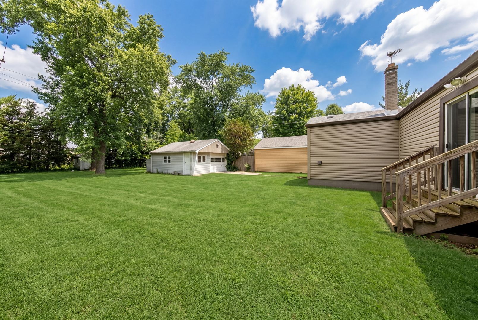 5140 W 80th Place, Burbank, IL 60459