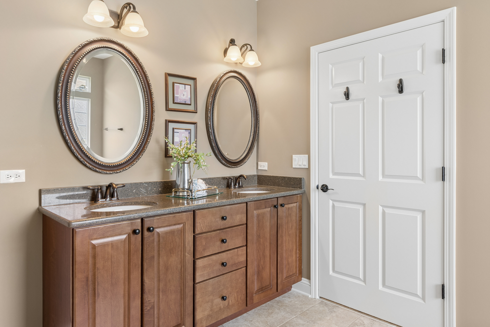 2807 Edgebrook Court, Naperville, IL 60564