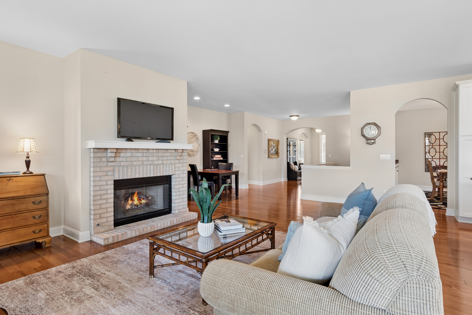 2807 Edgebrook Court, Naperville, IL 60564