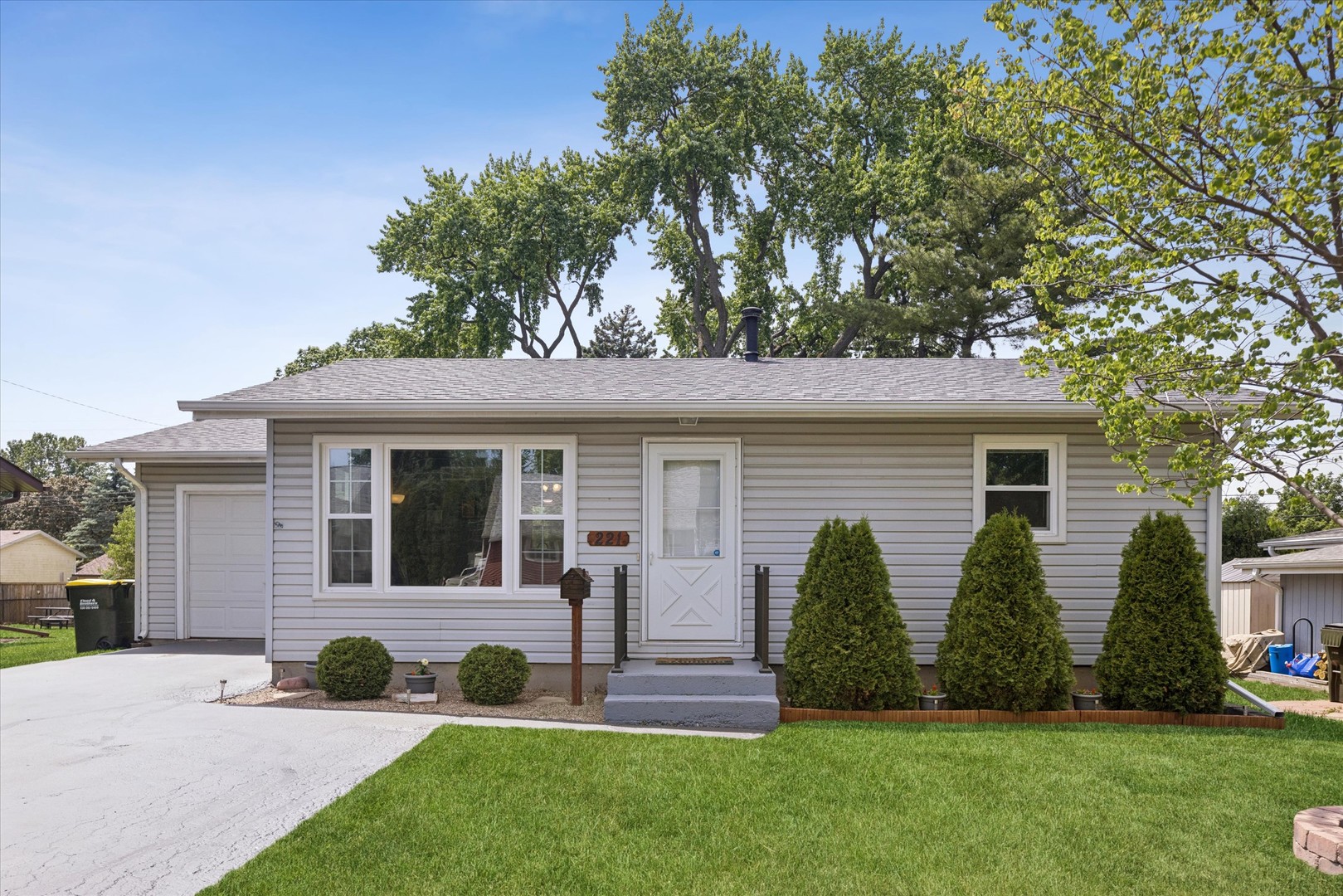221 Koch Drive, Genoa, IL 60135