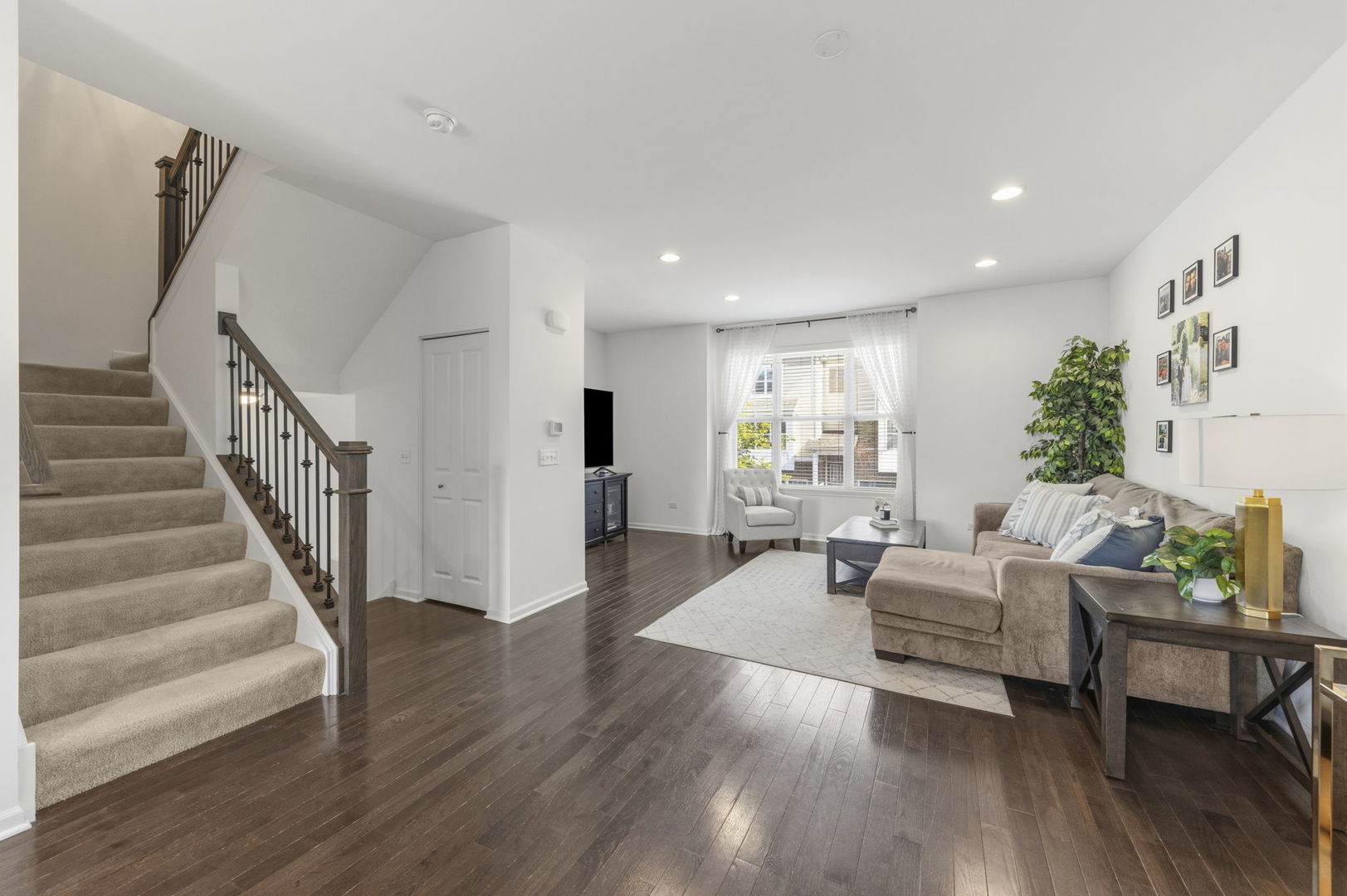 821 W Chase Lane, Palatine, IL 60067