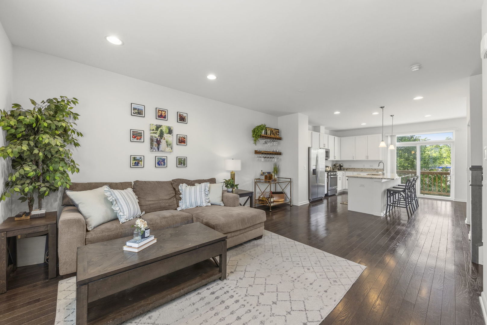 821 W Chase Lane, Palatine, IL 60067