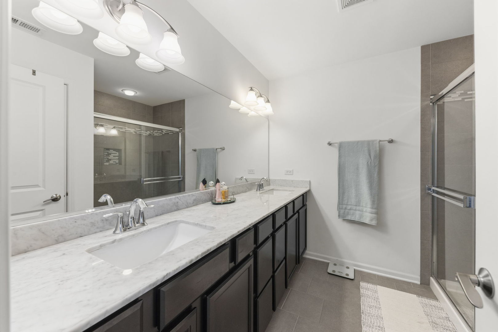 821 W Chase Lane, Palatine, IL 60067