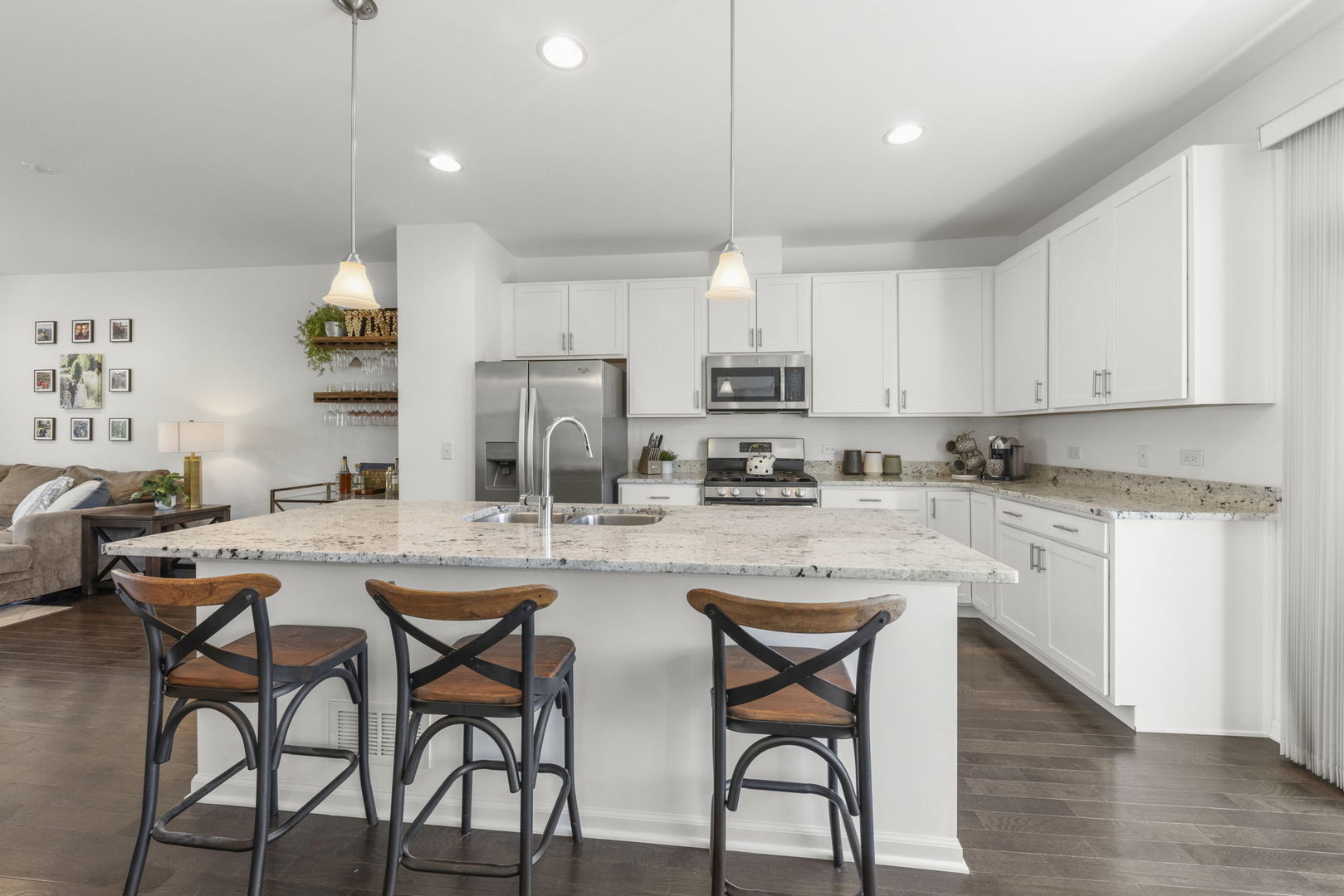 821 W Chase Lane, Palatine, IL 60067