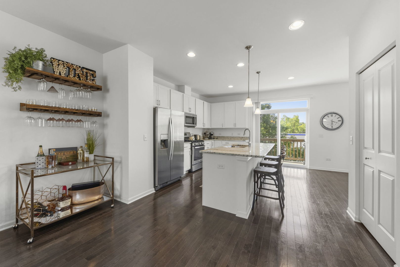 821 W Chase Lane, Palatine, IL 60067