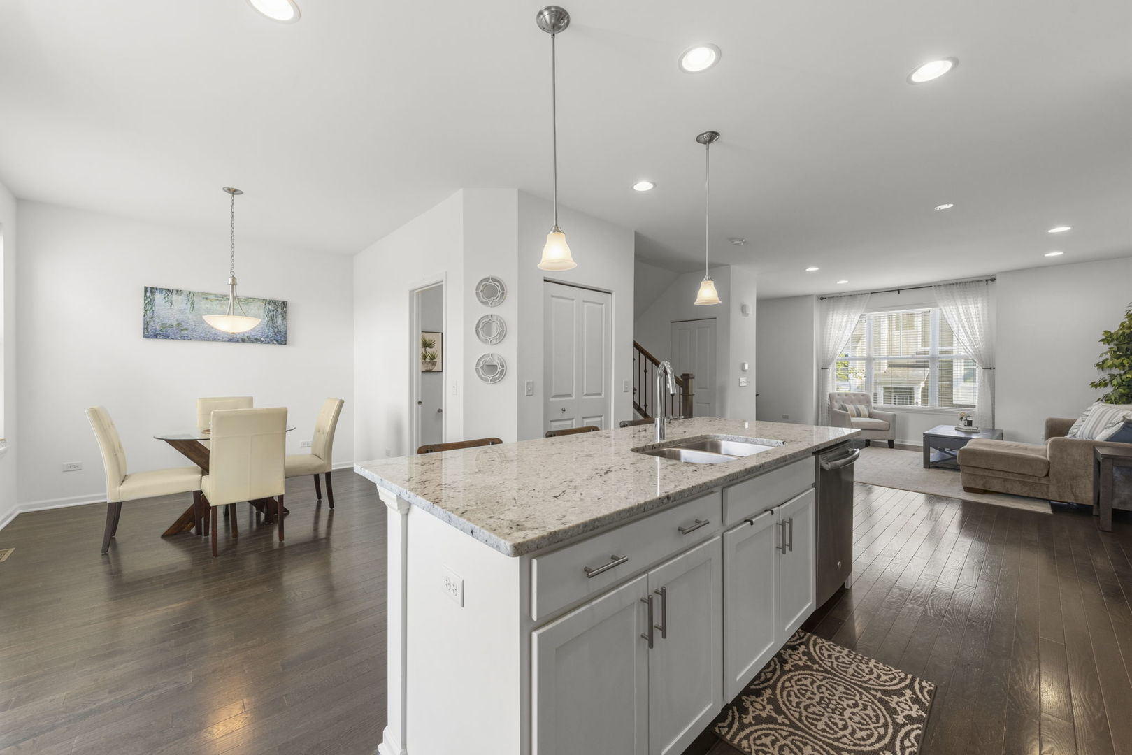 821 W Chase Lane, Palatine, IL 60067