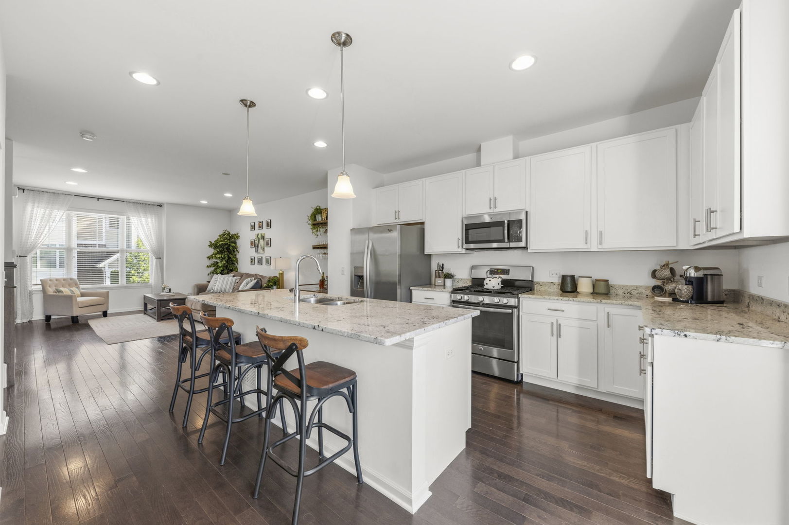 821 W Chase Lane, Palatine, IL 60067