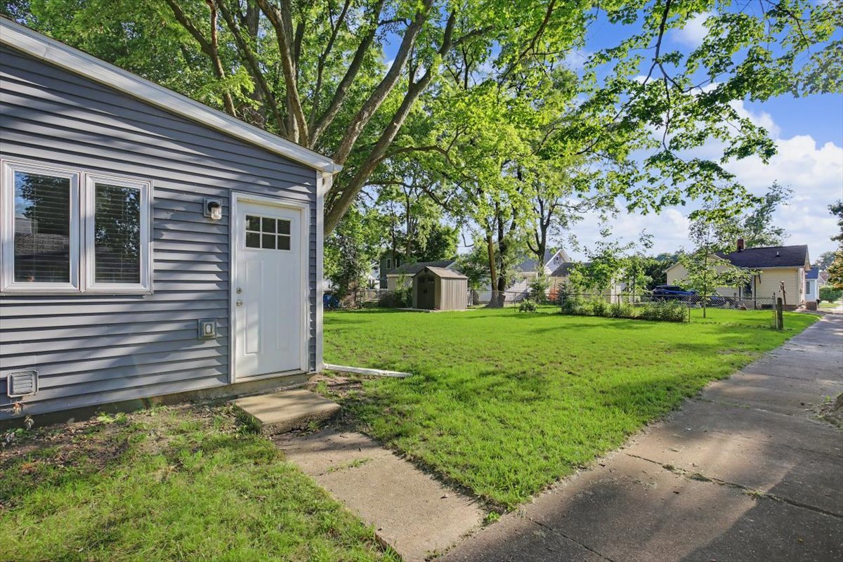 1201 S Wright Street, Bloomington, IL 61701