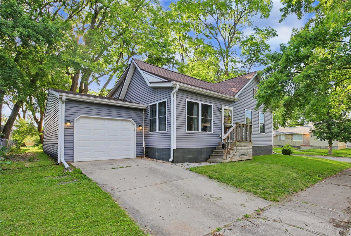 1201 S Wright Street, Bloomington, IL 61701