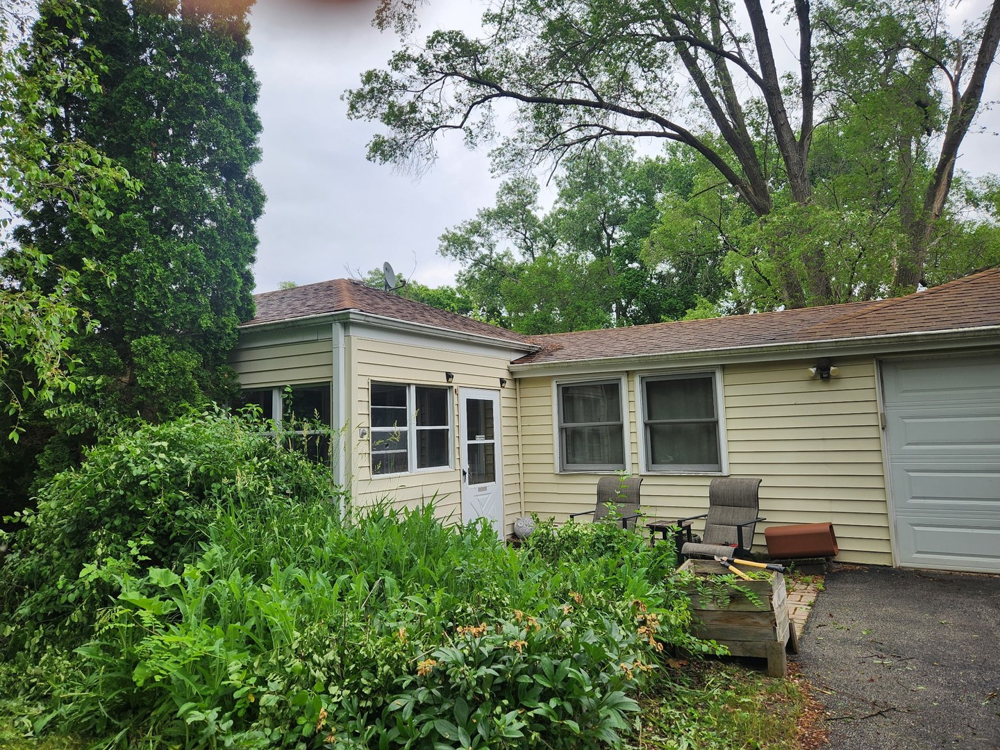1007 Highmoor Road, Lombard, IL 60148