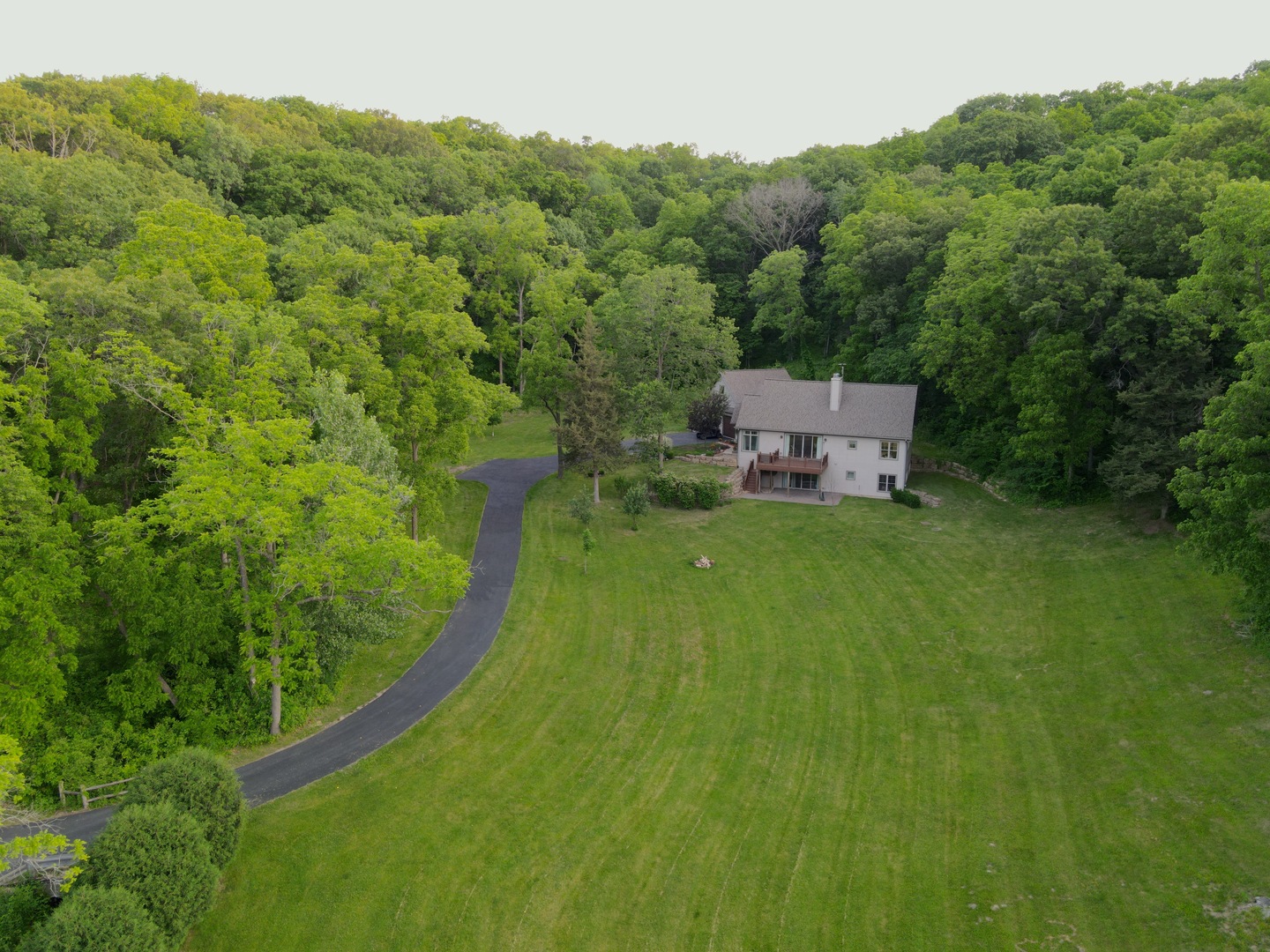 9496 S Hanover Hill Road, Hanover, IL 61041