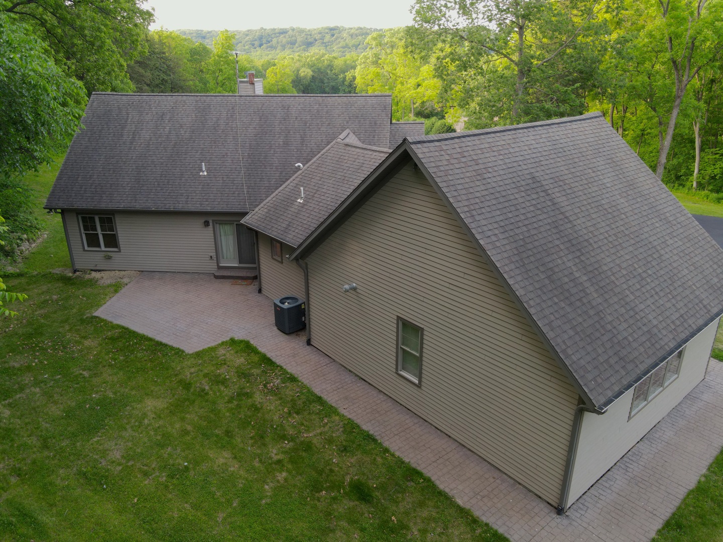 9496 S Hanover Hill Road, Hanover, IL 61041