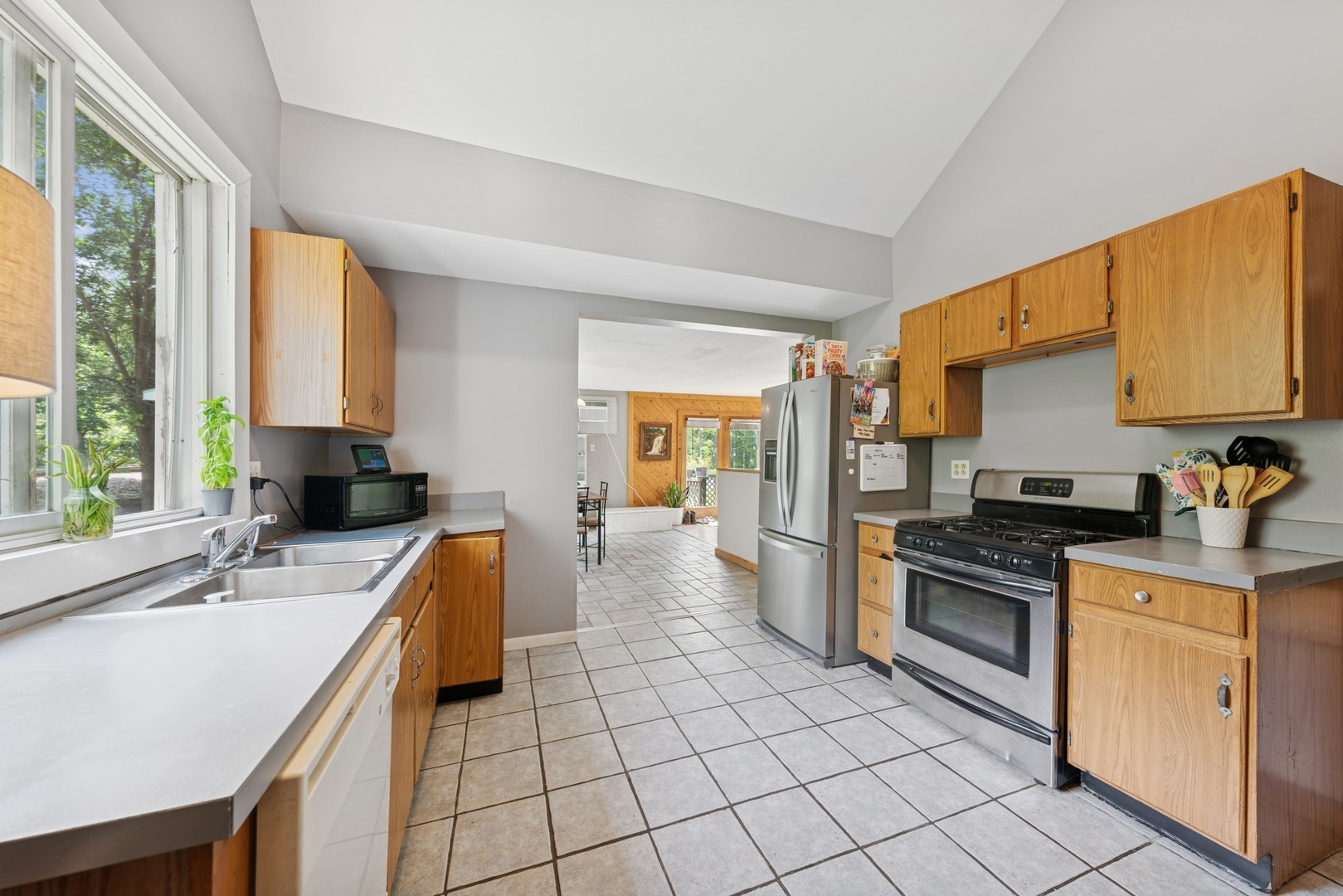 34 N Adams Street, Oswego, IL 60543