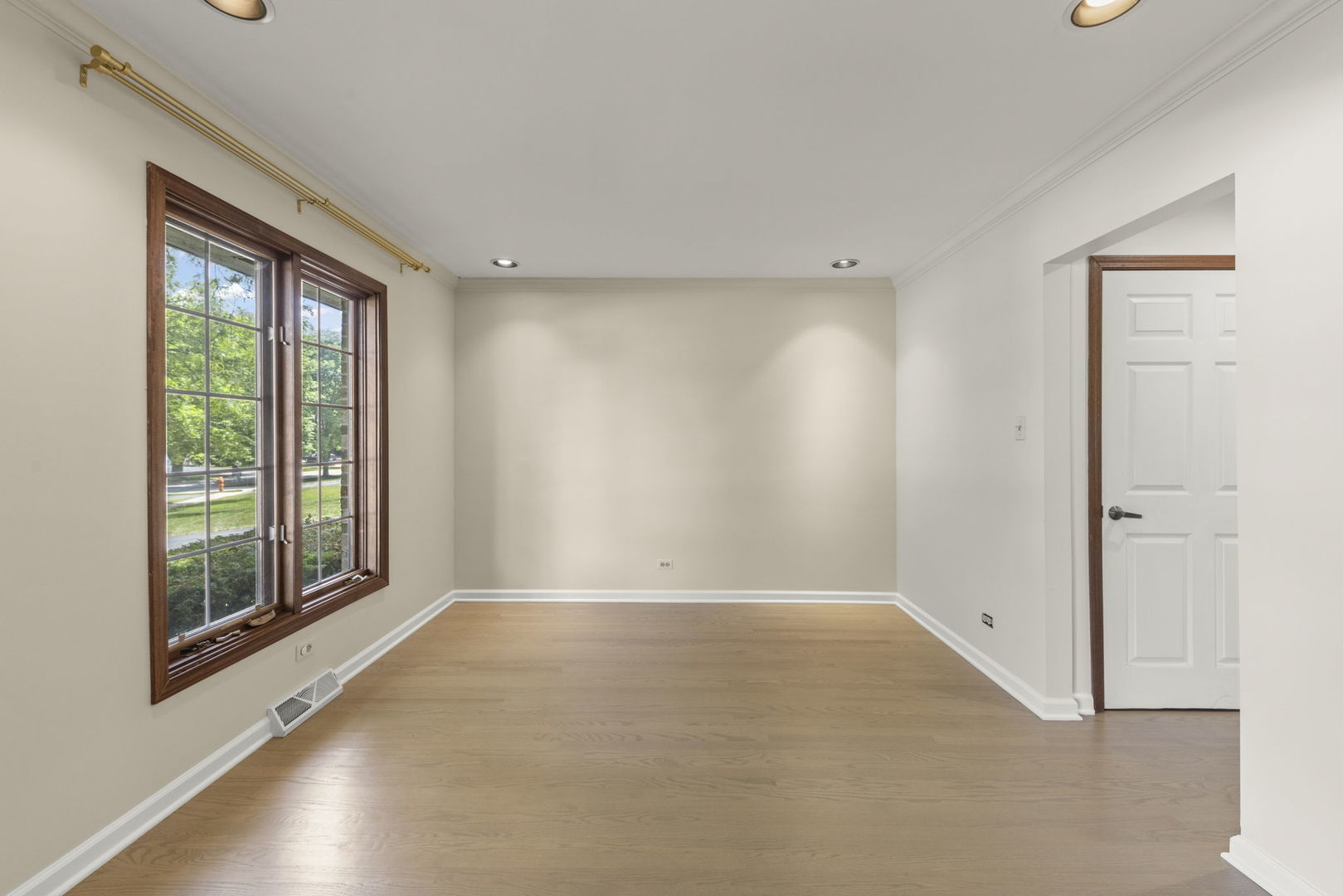 2717 Rolling Meadows Drive, Naperville, IL 60564