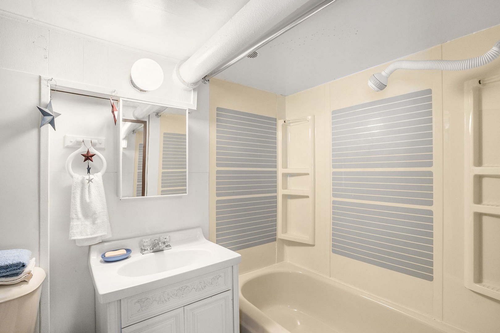 3815 Midway Drive, Island Lake, IL 60042
