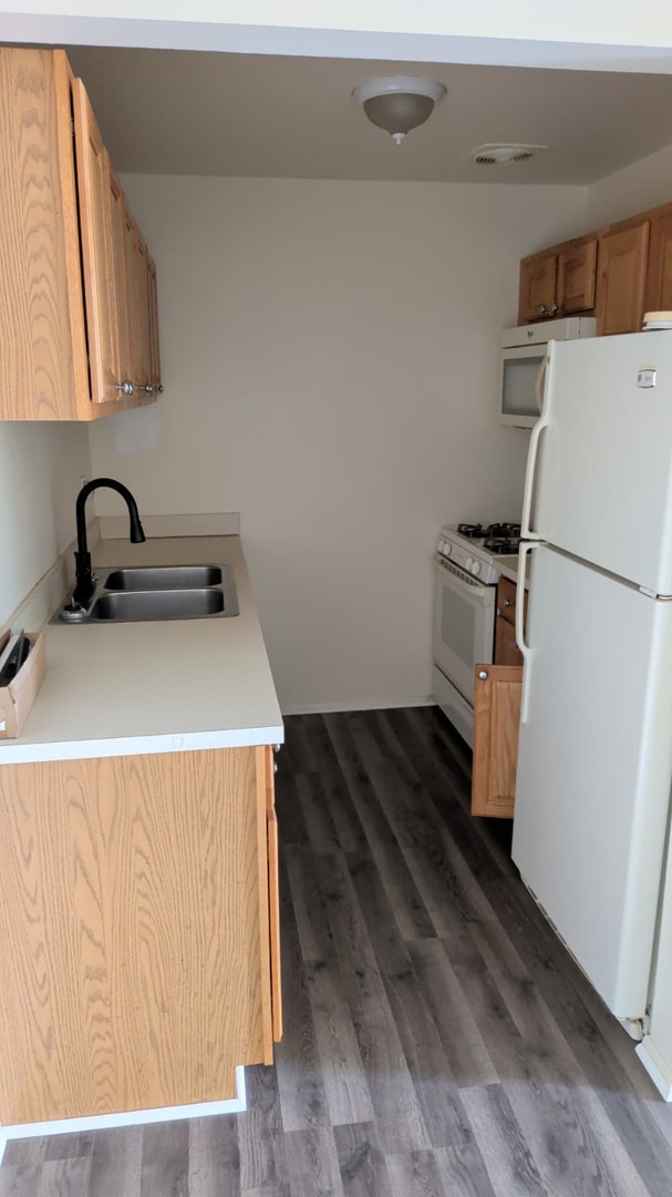 9B E Dundee Quarter Drive #302, Palatine, IL 60074
