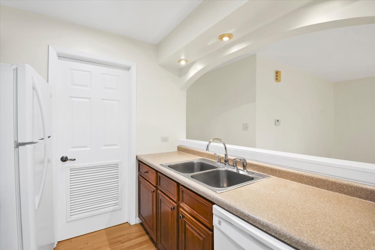 329 Grissom Court #329, Hoffman Estates, IL 60169