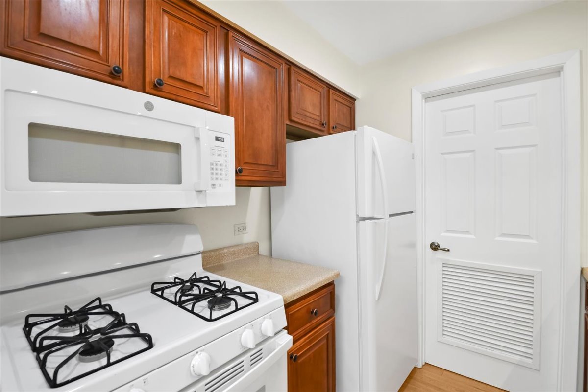 329 Grissom Court #329, Hoffman Estates, IL 60169
