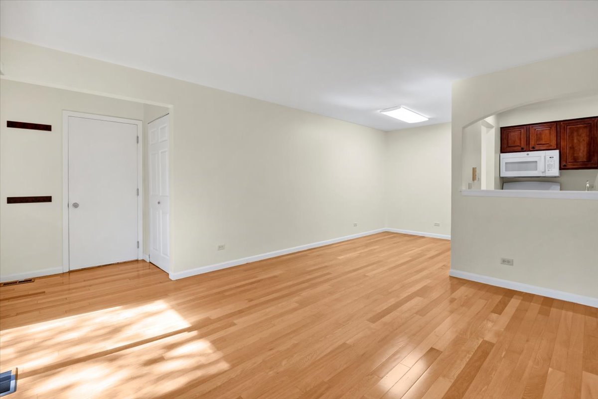 329 Grissom Court #329, Hoffman Estates, IL 60169