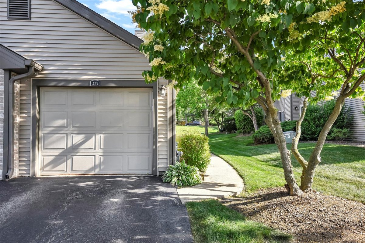 329 Grissom Court #329, Hoffman Estates, IL 60169