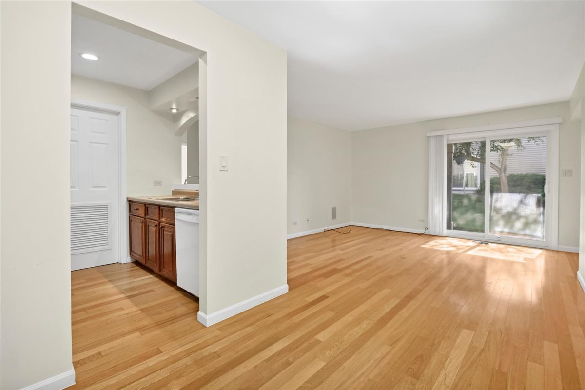 329 Grissom Court #329, Hoffman Estates, IL 60169
