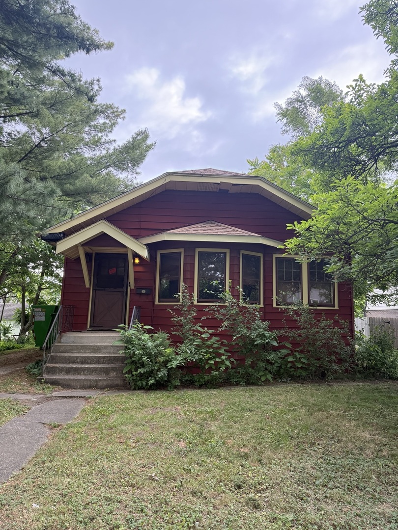 205 S Lincoln Street, Westmont, IL 60559