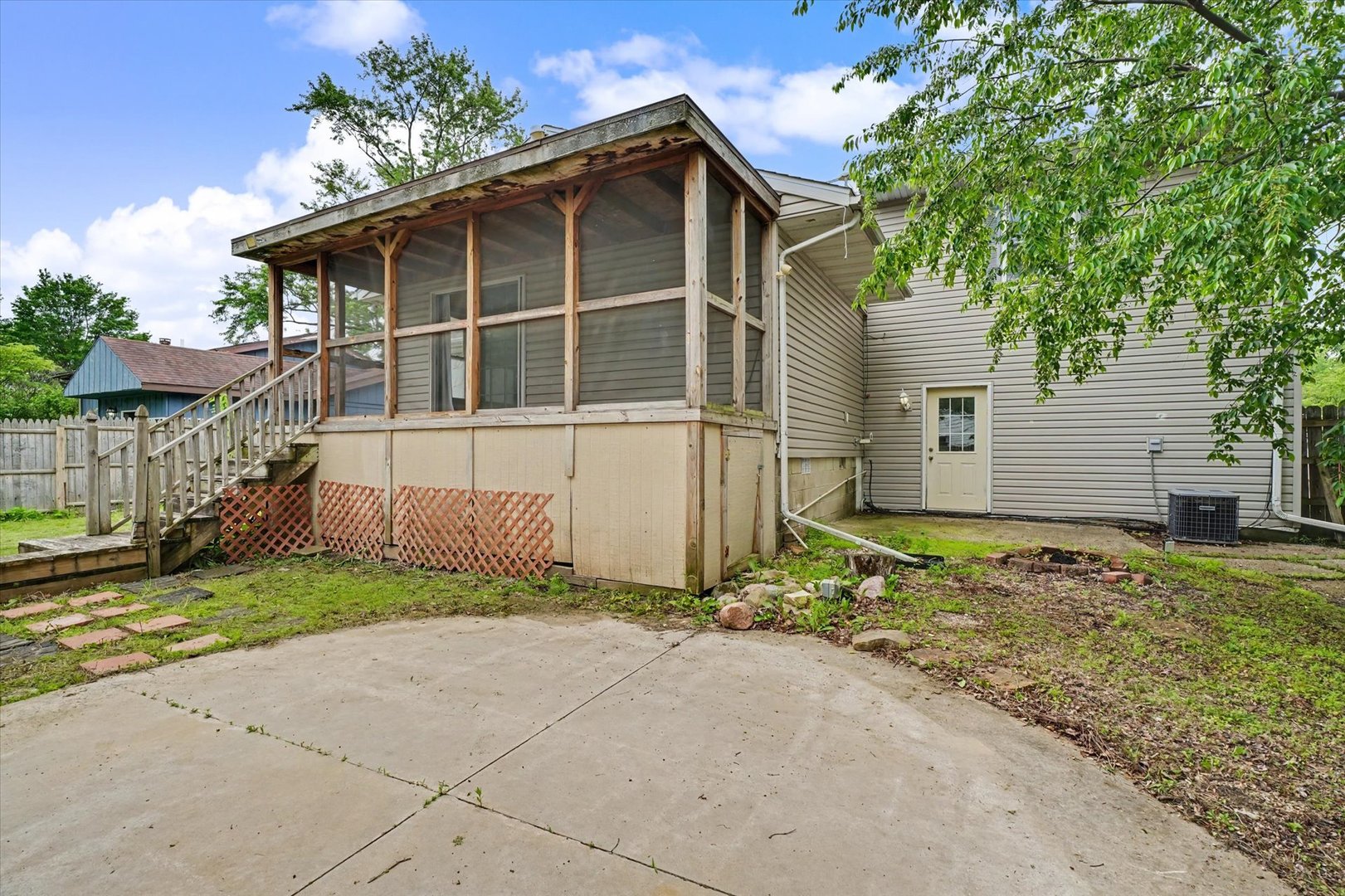 904 Fairoaks Drive, Champaign, IL 61821