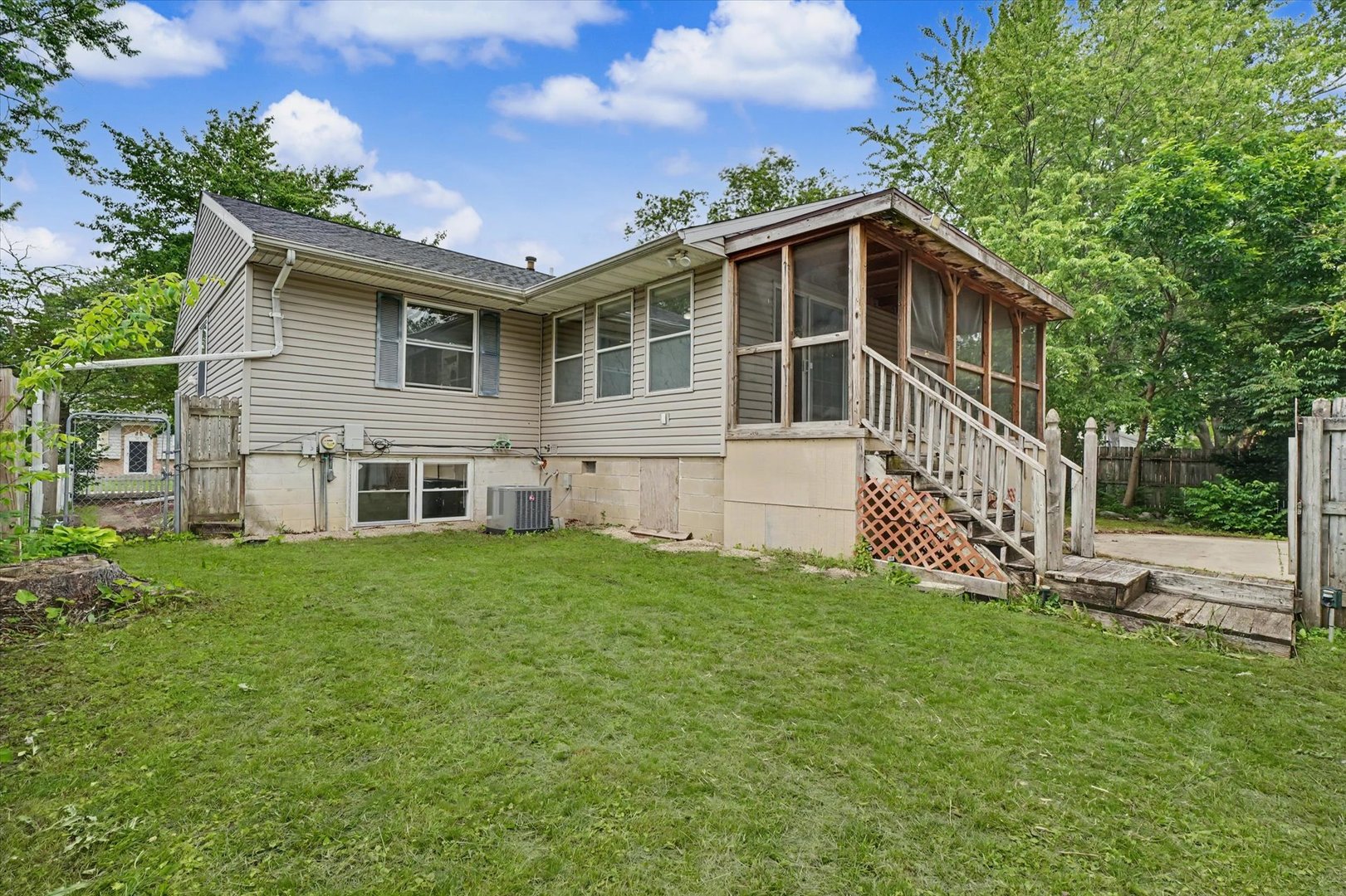 904 Fairoaks Drive, Champaign, IL 61821
