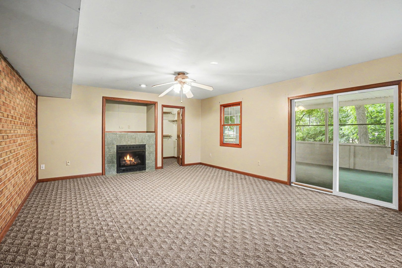 125 S River Road, North Aurora, IL 60542