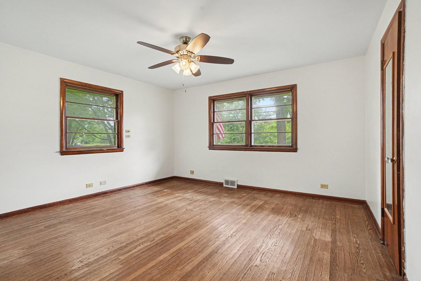 125 S River Road, North Aurora, IL 60542